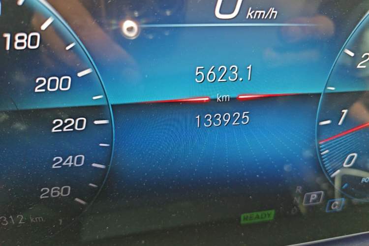 Used Mercedes-Benz GLS 2021 GLS 400 4MATIC Odometer Close Up