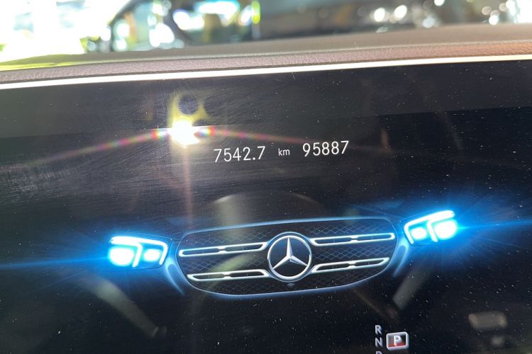 Used Mercedes-Benz GLS 2021 Facelift GLS 450 4MATIC Luxury Edition Odometer Close Up