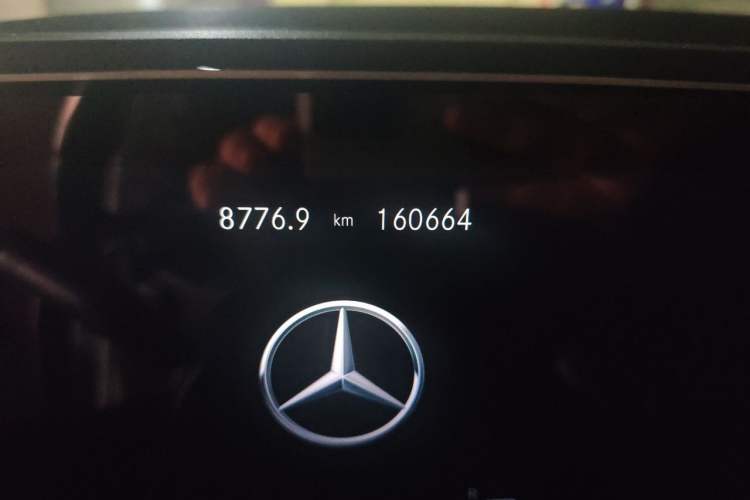 Used Mercedes-Benz GLS 2021 Facelift GLS 450 4MATIC Luxury Edition Odometer Close Up