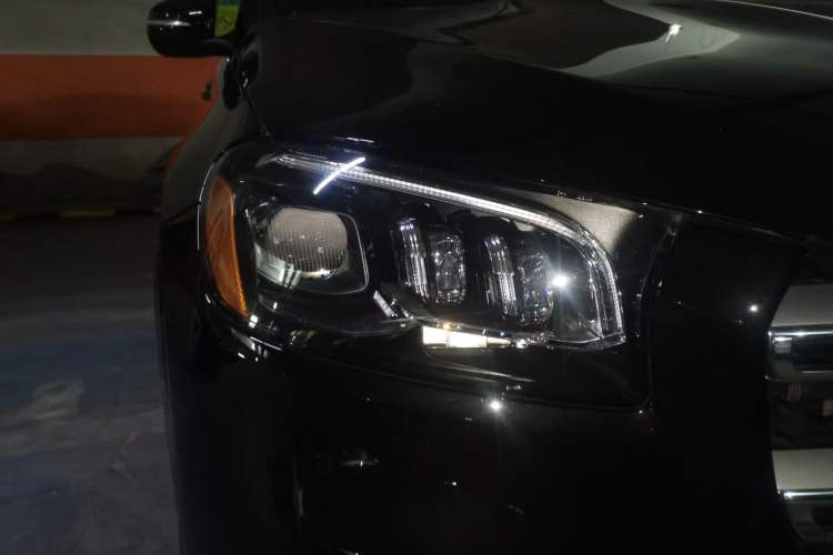 Used Mercedes-Benz GLS  Right Front Headlight