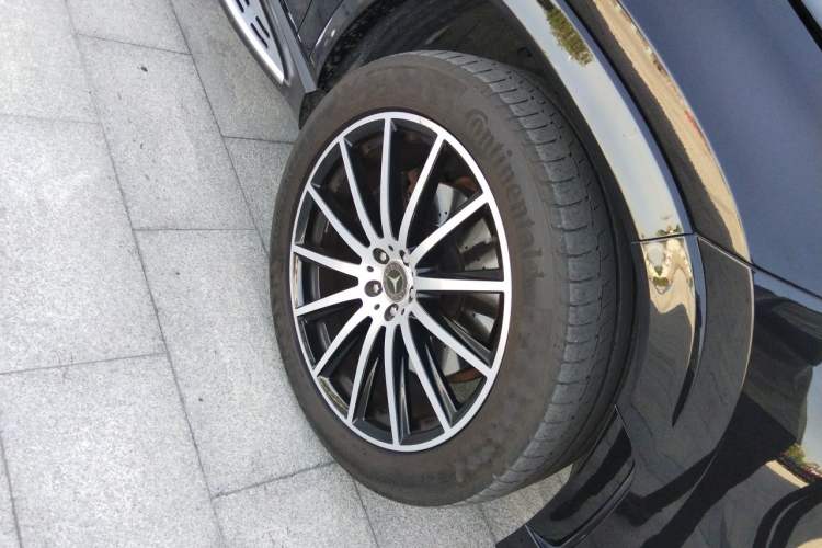 Used Mercedes-Benz GLS  Right Front Wheel Hub