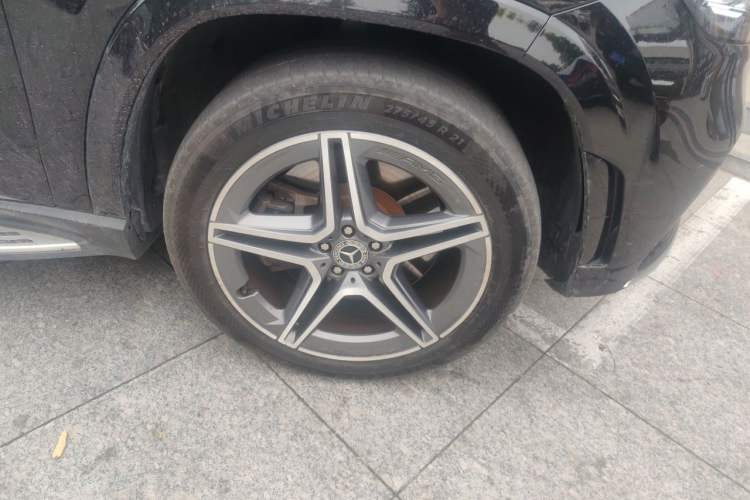 Used Mercedes-Benz GLS 2021 Facelift GLS 450 4MATIC Luxury Edition Right Front Wheel Hub