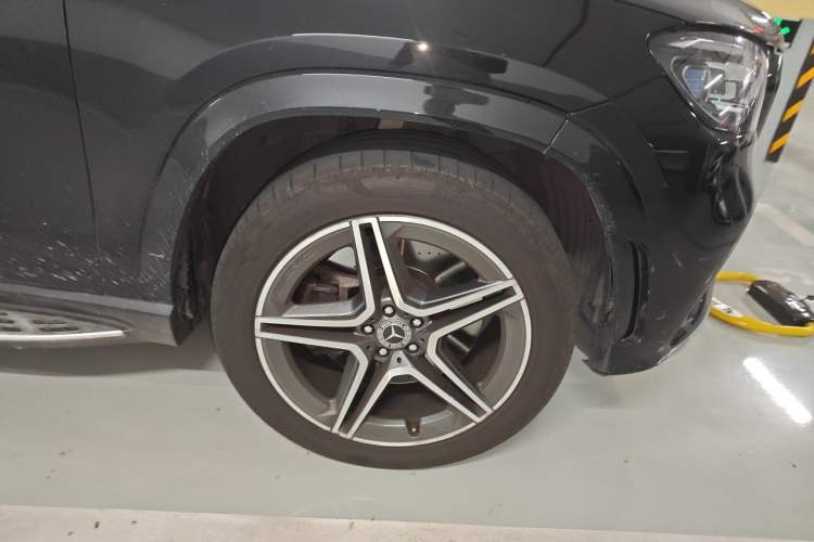 Used Mercedes-Benz GLS 2021 Facelift GLS 450 4MATIC Luxury Edition Right Front Wheel Hub