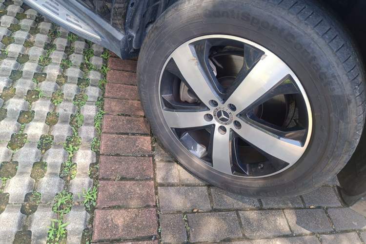 Used Mercedes-Benz GLS 2021 GLS 450 4MATIC Stylish Model Right Front Wheel Hub