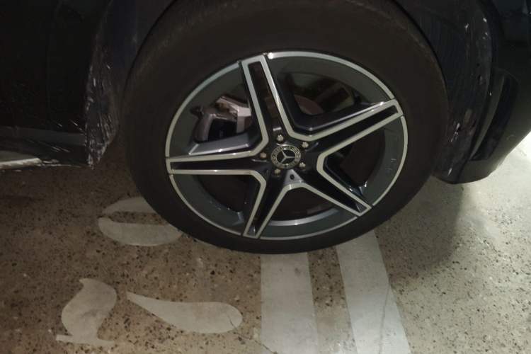 Used Mercedes-Benz GLS 2021 Facelift GLS 450 4MATIC Luxury Edition Right Front Wheel Hub