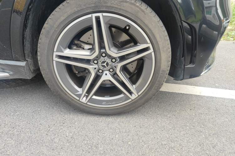 Used Mercedes-Benz GLS 2021 GLS 450 4MATIC Luxury Model Right Front Wheel Hub
