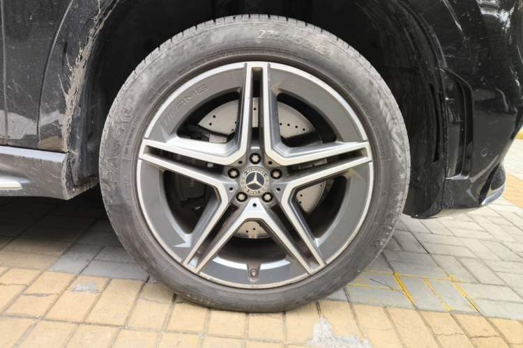 Used Mercedes-Benz GLS 2021 Facelift GLS 450 4MATIC Luxury Edition Right Front Wheel Hub