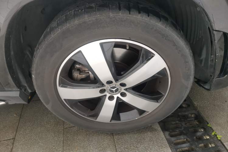 Used Mercedes-Benz GLS  Right Front Wheel Hub