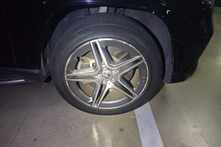 Used Mercedes-Benz GLS 2021 GLS 450 4MATIC Luxury Model Right Front Wheel Hub