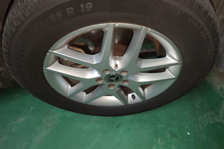 Used Mercedes-Benz GLS 2021 GLS 400 4MATIC Right Front Wheel Hub