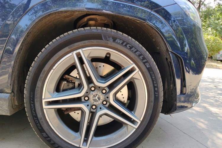 Used Mercedes-Benz GLS 2021 Facelift GLS 450 4MATIC Luxury Edition Right Front Wheel Hub