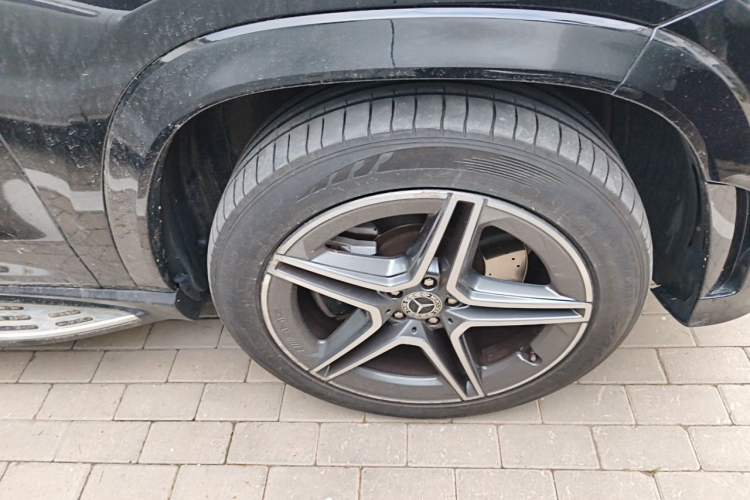 Used Mercedes-Benz GLS 2021 Facelift GLS 450 4MATIC Luxury Edition Right Front Wheel Hub