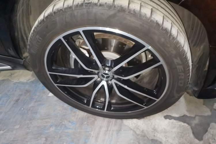 Used Mercedes-Benz GLS  Right Front Wheel Hub