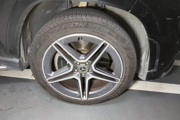Used Mercedes-Benz GLS 2021 Facelift GLS 450 4MATIC Luxury Edition Right Front Wheel Hub