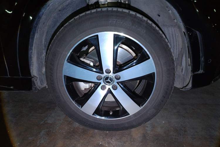 Used Mercedes-Benz GLS 2021 GLS 450 4MATIC Stylish Model Right Front Wheel Hub
