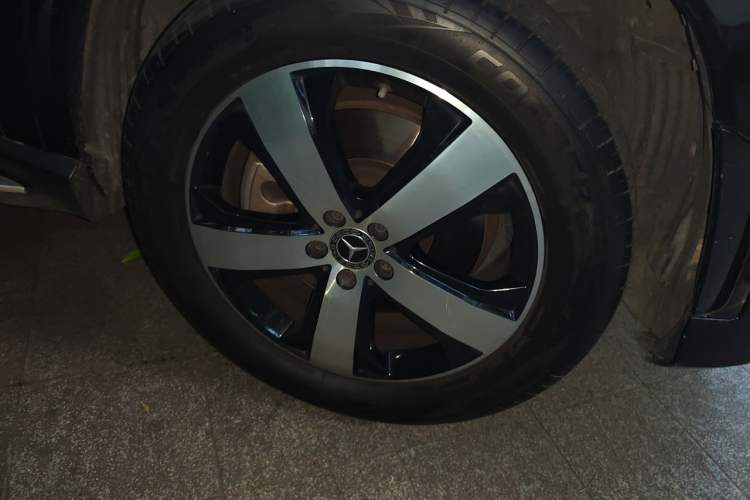 Used Mercedes-Benz GLS 2021 GLS 450 4MATIC Stylish Model Right Front Wheel Hub