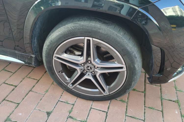 Used Mercedes-Benz GLS 2021 Facelift GLS 450 4MATIC Luxury Edition Right Front Wheel Hub
