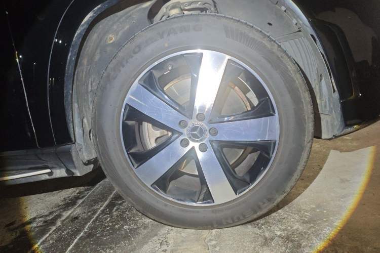Used Mercedes-Benz GLS 2021 Facelift GLS 450 4MATIC Luxury Edition Right Front Wheel Hub