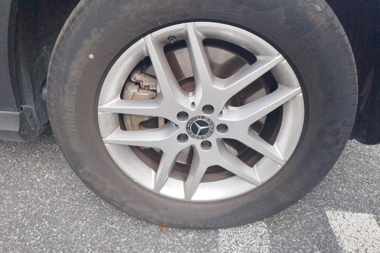 Used Mercedes-Benz GLS 2021 GLS 400 4MATIC Right Front Wheel Hub