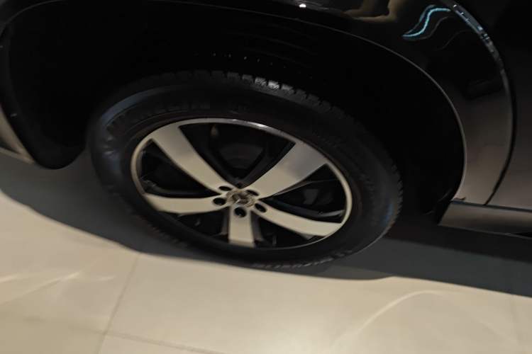 Used Mercedes-Benz GLS 2021 GLS 450 4MATIC Stylish Model Right Rear Wheel Hub