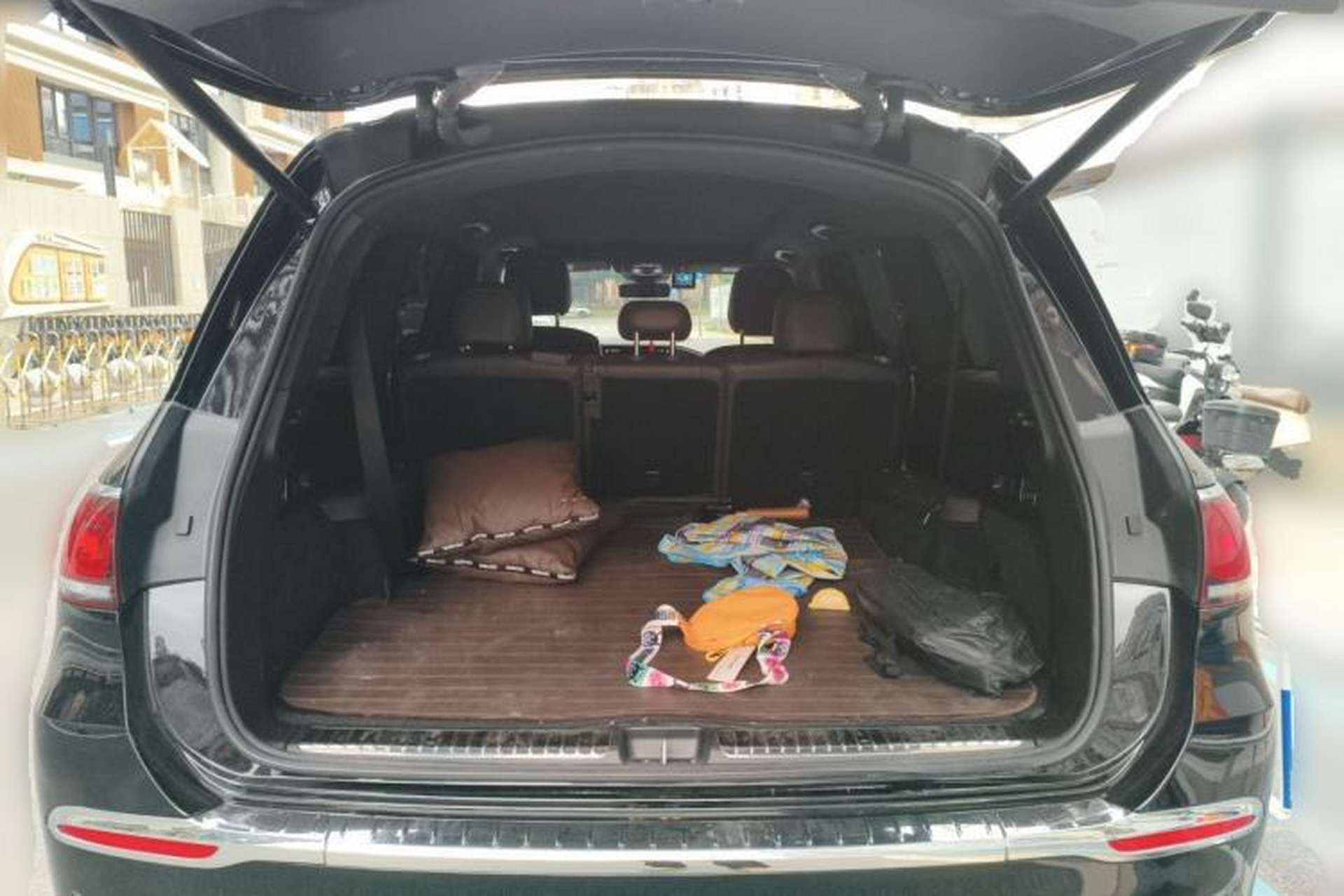Used Mercedes-Benz GLS  Trunk