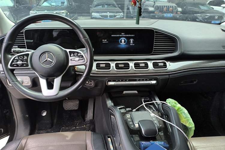 Used Mercedes-Benz GLS 2021 GLS 450 4MATIC Stylish Model Center Console