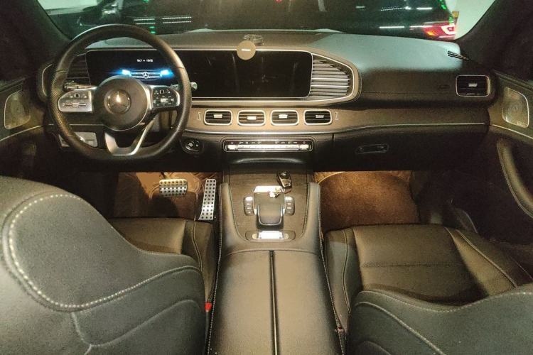 Used Mercedes-Benz GLS  Center Console