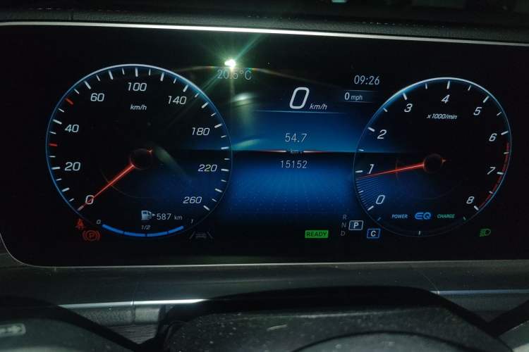 Used Mercedes-Benz GLS  Odometer Close Up