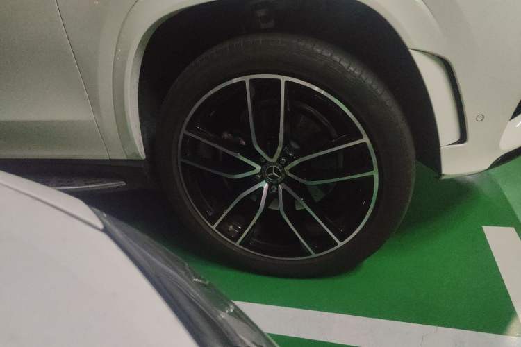 Used Mercedes-Benz GLS  Right Front Wheel Hub