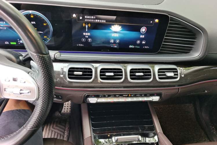 Used Mercedes-Benz GLS 2022 Second Facelift GLS 450 4MATIC Stylish Version Audio And AC Panel