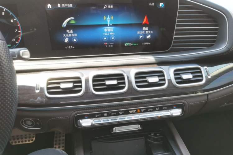 Used Mercedes-Benz GLS 2022 Second Facelift GLS 450 4MATIC Stylish Version Audio And AC Panel
