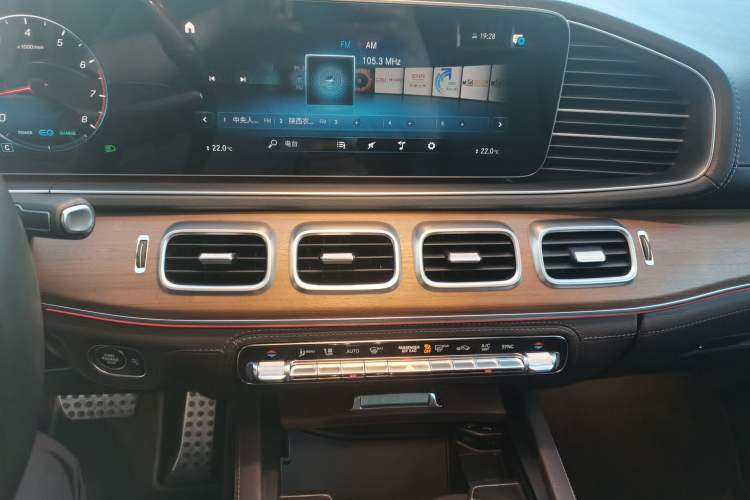 Used Mercedes-Benz GLS 2022 Second Facelift GLS 450 4MATIC Luxury Edition Audio And AC Panel