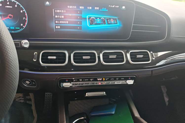 Used Mercedes-Benz GLS 2022 Second Facelift GLS 450 4MATIC Stylish Version Audio And AC Panel