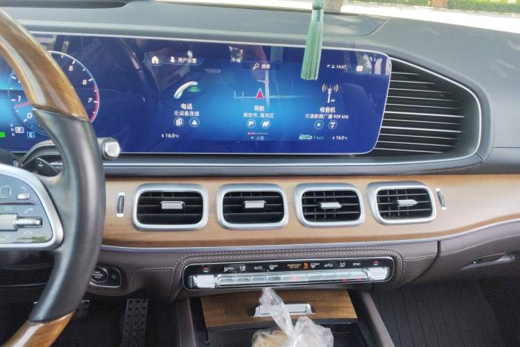 Used Mercedes-Benz GLS 2022 Second Facelift GLS 450 4MATIC Luxury Edition Audio And AC Panel