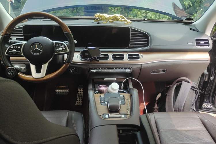 Used Mercedes-Benz GLS 2022 Second Facelift GLS 450 4MATIC Luxury Edition Center Console