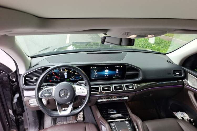 Used Mercedes-Benz GLS 2022 Second Facelift GLS 450 4MATIC Stylish Version Center Console