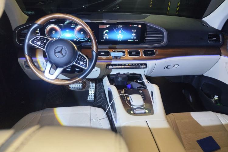 Used Mercedes-Benz GLS 2022 GLS 450 4MATIC Luxury Model Center Console