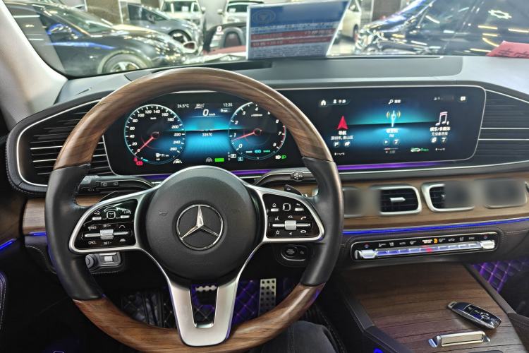 Used Mercedes-Benz GLS 2022 Second Facelift GLS 450 4MATIC Luxury Edition Center Console