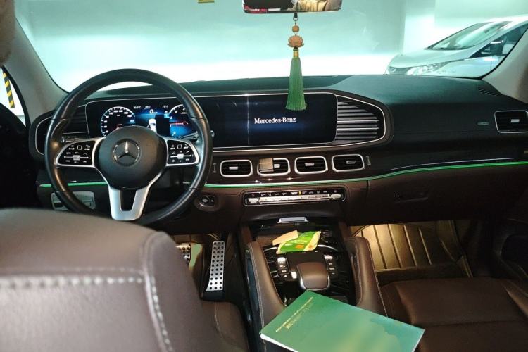 Used Mercedes-Benz GLS 2022 GLS 450 4MATIC Stylish Model Center Console