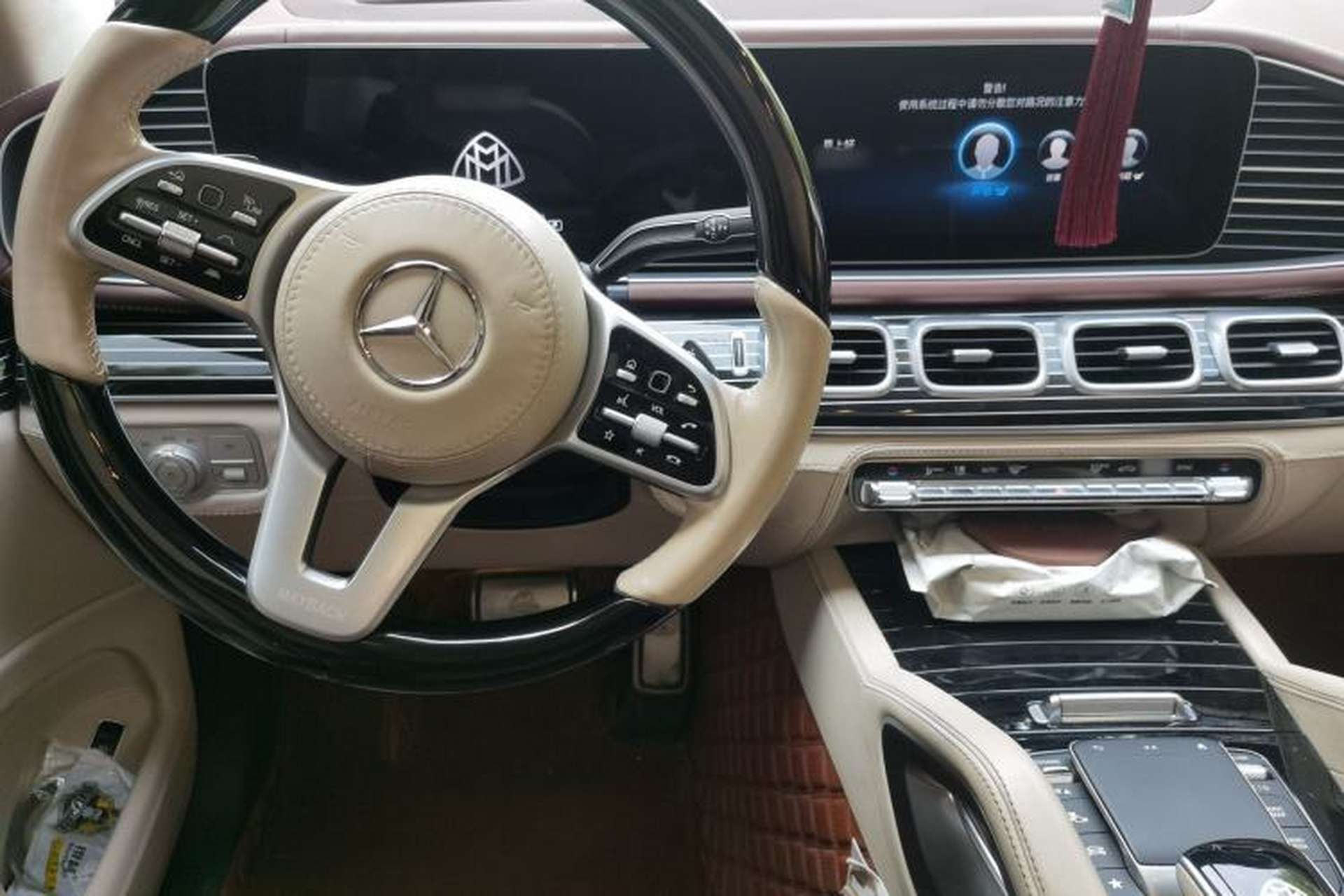 Used Mercedes-Benz GLS  Center Console