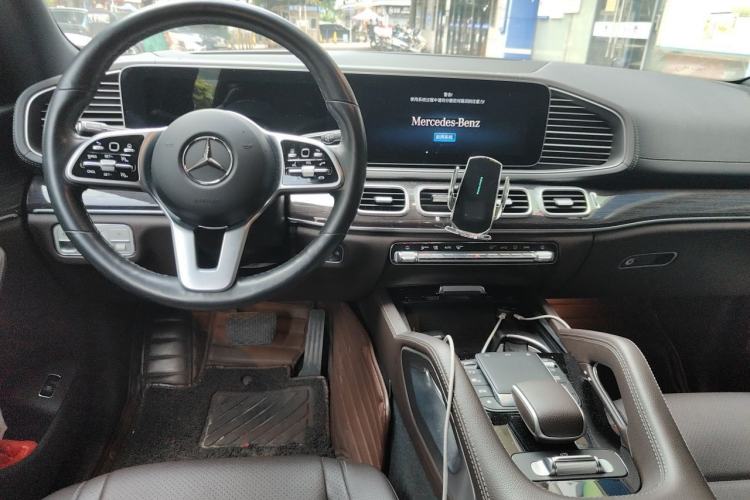 Used Mercedes-Benz GLS  Center Console