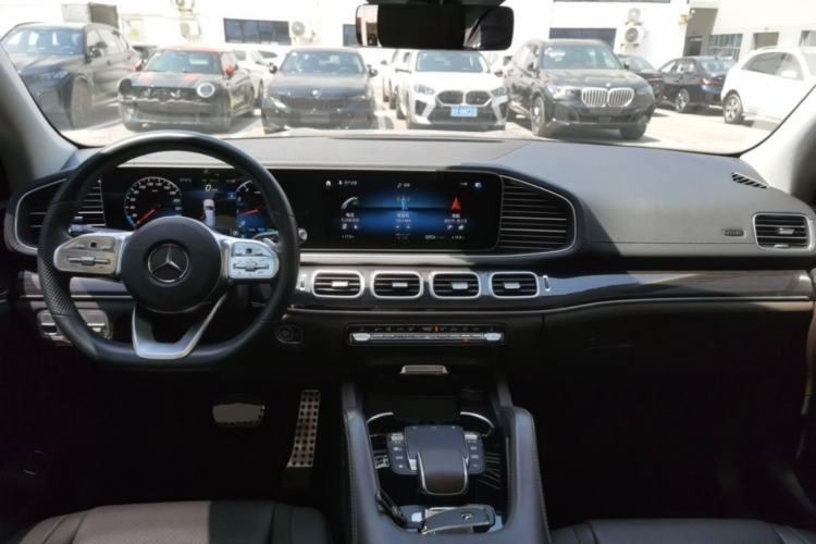 Used Mercedes-Benz GLS 2022 Second Facelift GLS 450 4MATIC Stylish Version Center Console