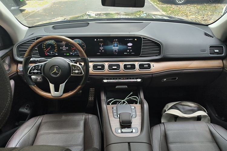 Used Mercedes-Benz GLS 2022 Second Facelift GLS 450 4MATIC Luxury Edition Center Console