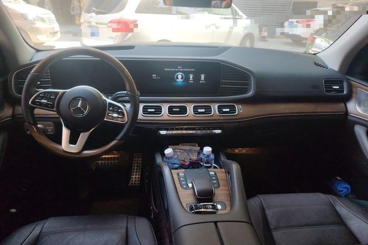 Used Mercedes-Benz GLS 2022 Second Facelift GLS 450 4MATIC Luxury Edition Center Console