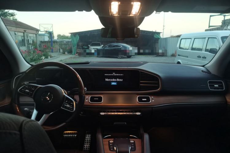 Used Mercedes-Benz GLS 2022 Second Facelift GLS 450 4MATIC Luxury Edition Center Console