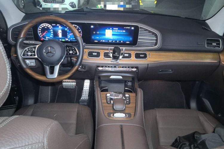 Used Mercedes-Benz GLS 2022 Second Facelift GLS 450 4MATIC Luxury Edition Center Console
