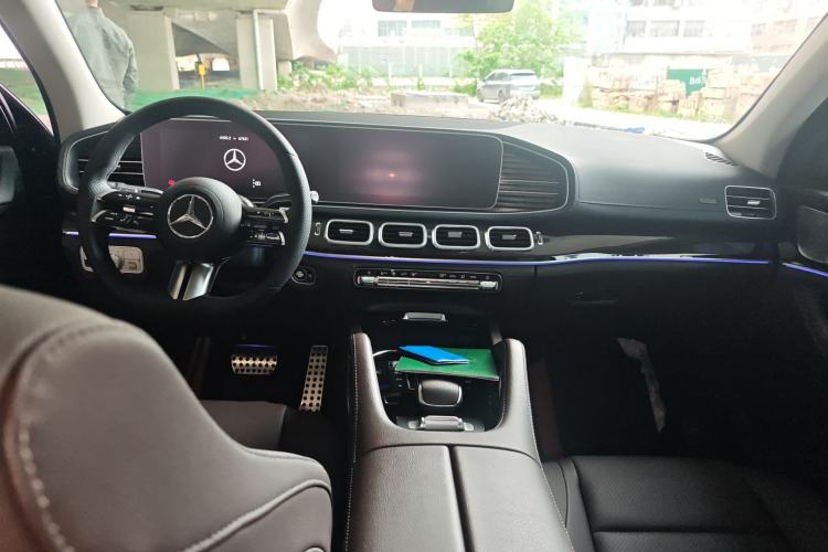 Used Mercedes-Benz GLS 2022 Second Facelift GLS 450 4MATIC Stylish Version Center Console