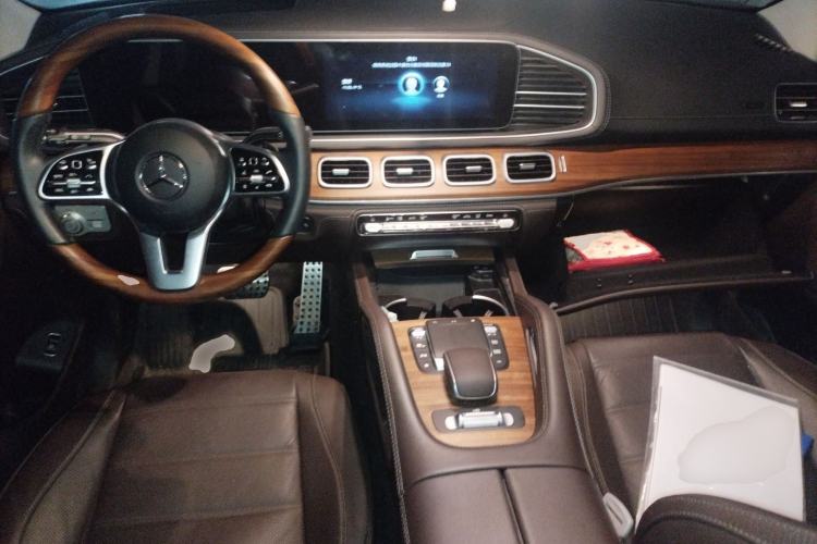 Used Mercedes-Benz GLS 2022 Second Facelift GLS 450 4MATIC Luxury Edition Center Console