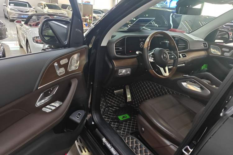 Used Mercedes-Benz GLS 2022 Second Facelift GLS 450 4MATIC Luxury Edition Driver Seat