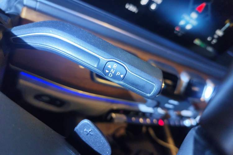 Used Mercedes-Benz GLS 2022 GLS 450 4MATIC Luxury Model Gear Lever